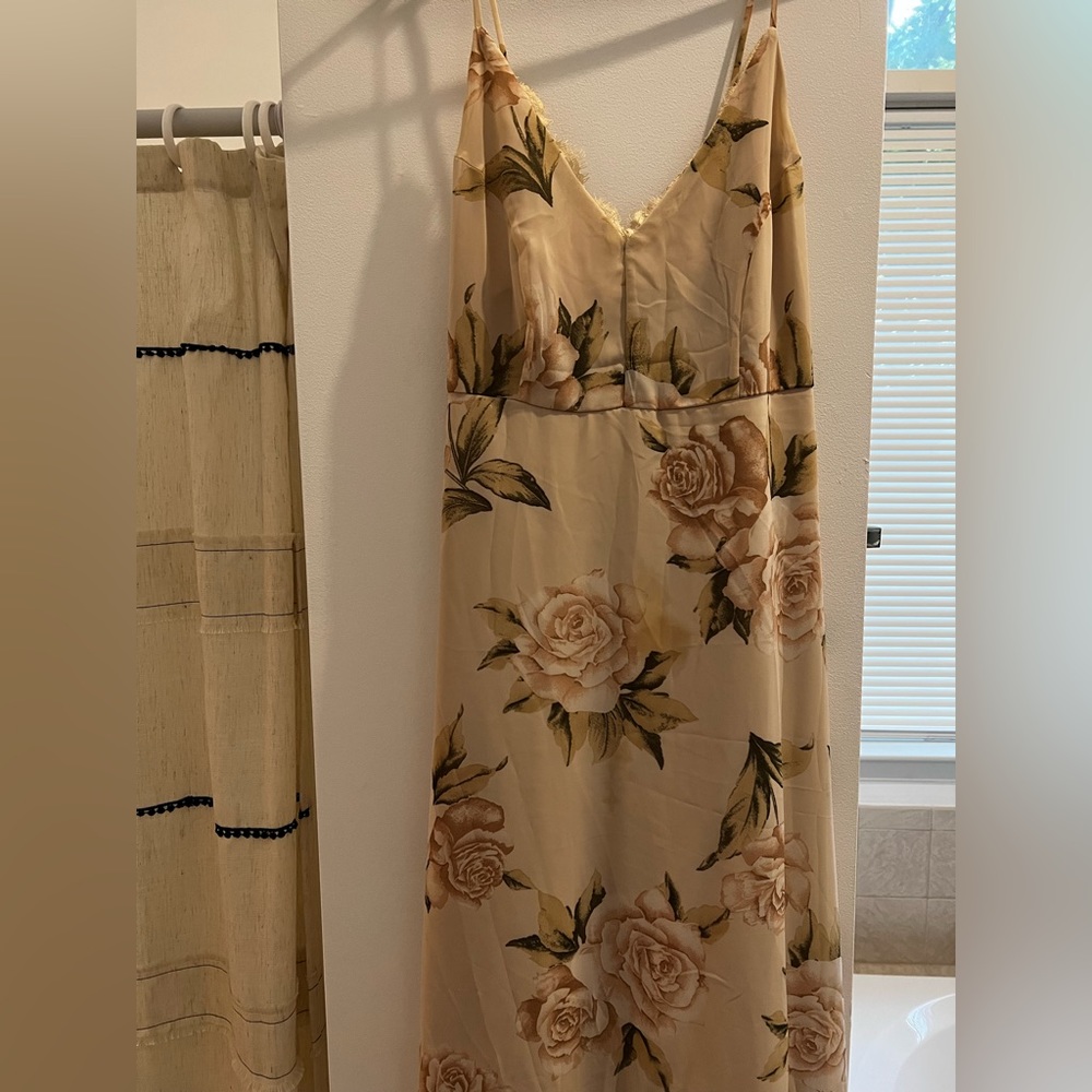 Beautiful Lulus maxi dress